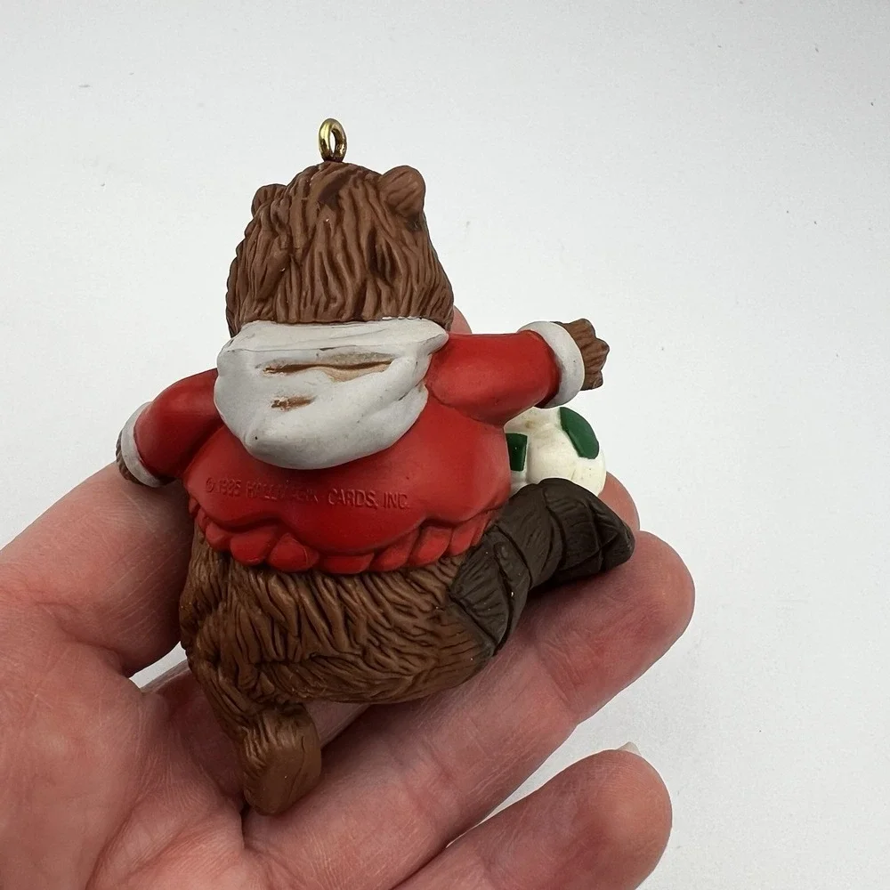 Vintage 1985 Hallmark Keepsake Christmas Ornament Soccer Beaver‎